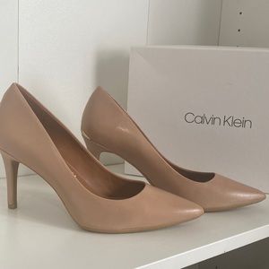 Nude leather Calvin Klein pumps. Box included.